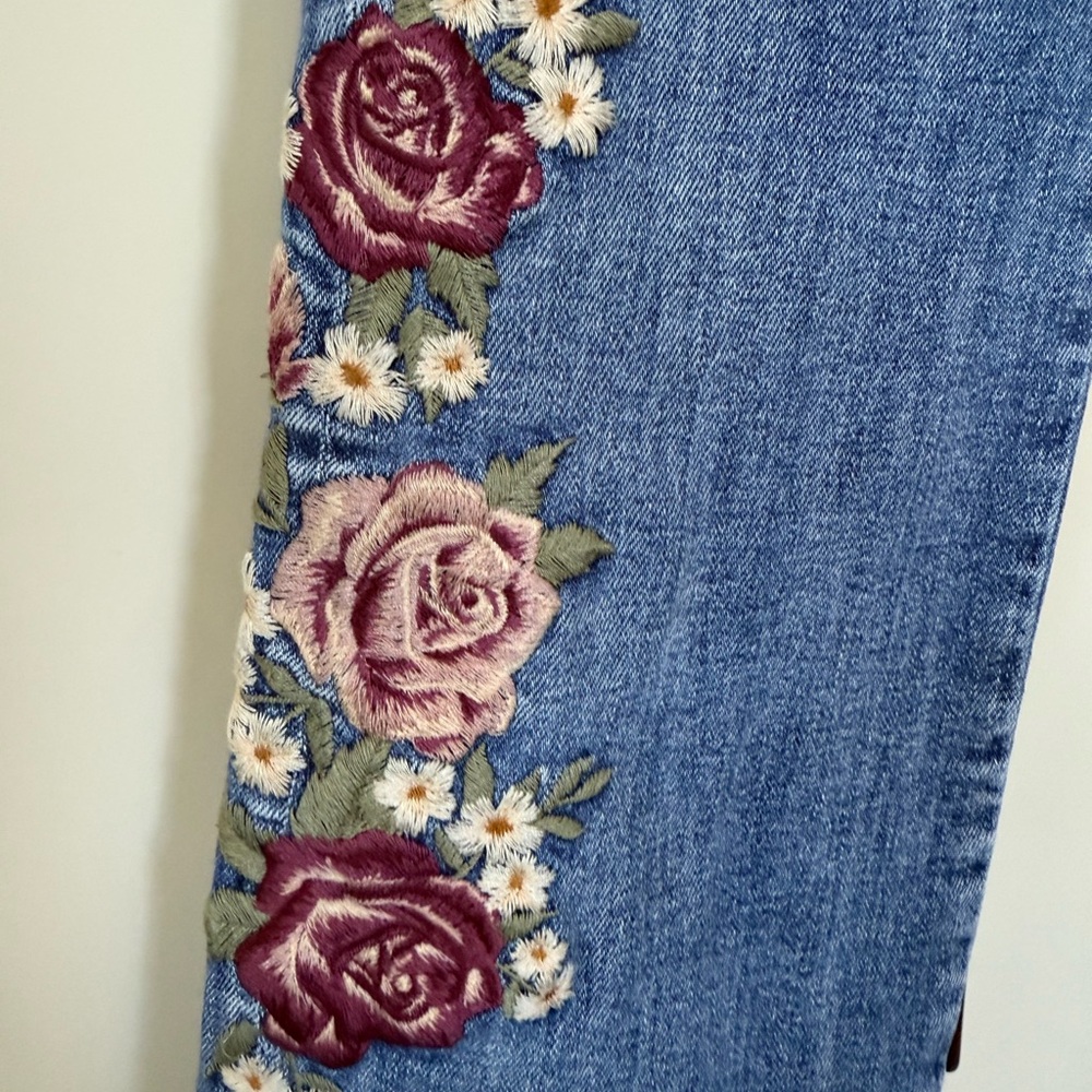 Driftwood Kelly Embroidered Floral Women’s Jeans - Picture 3 of 4